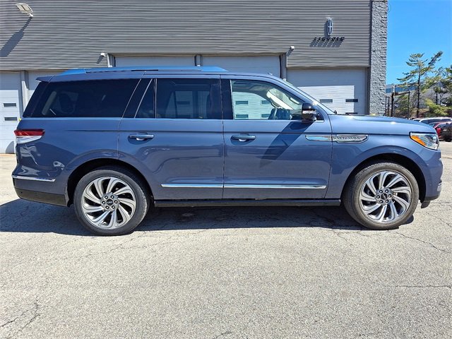 Used 2022 Lincoln Navigator Reserve image 7