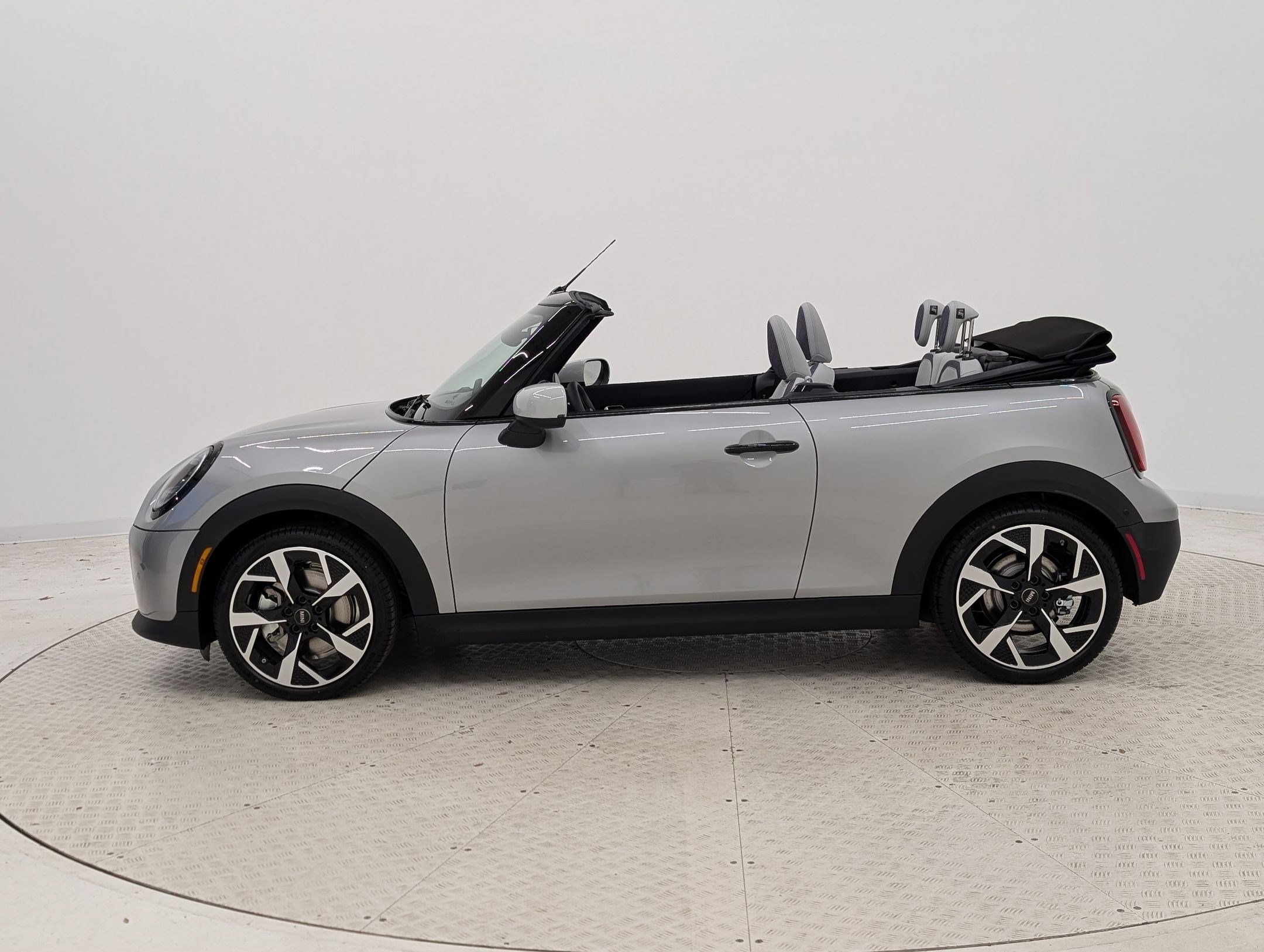 New 2026 MINI Cooper S image 2