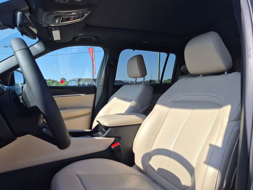 Used 2025 Jeep Grand Cherokee L Limited w/ Luxury Tech Group II image 14