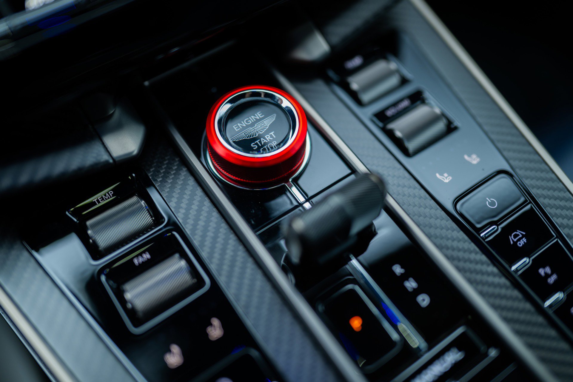 Used 2025 Aston Martin Vanquish image 44