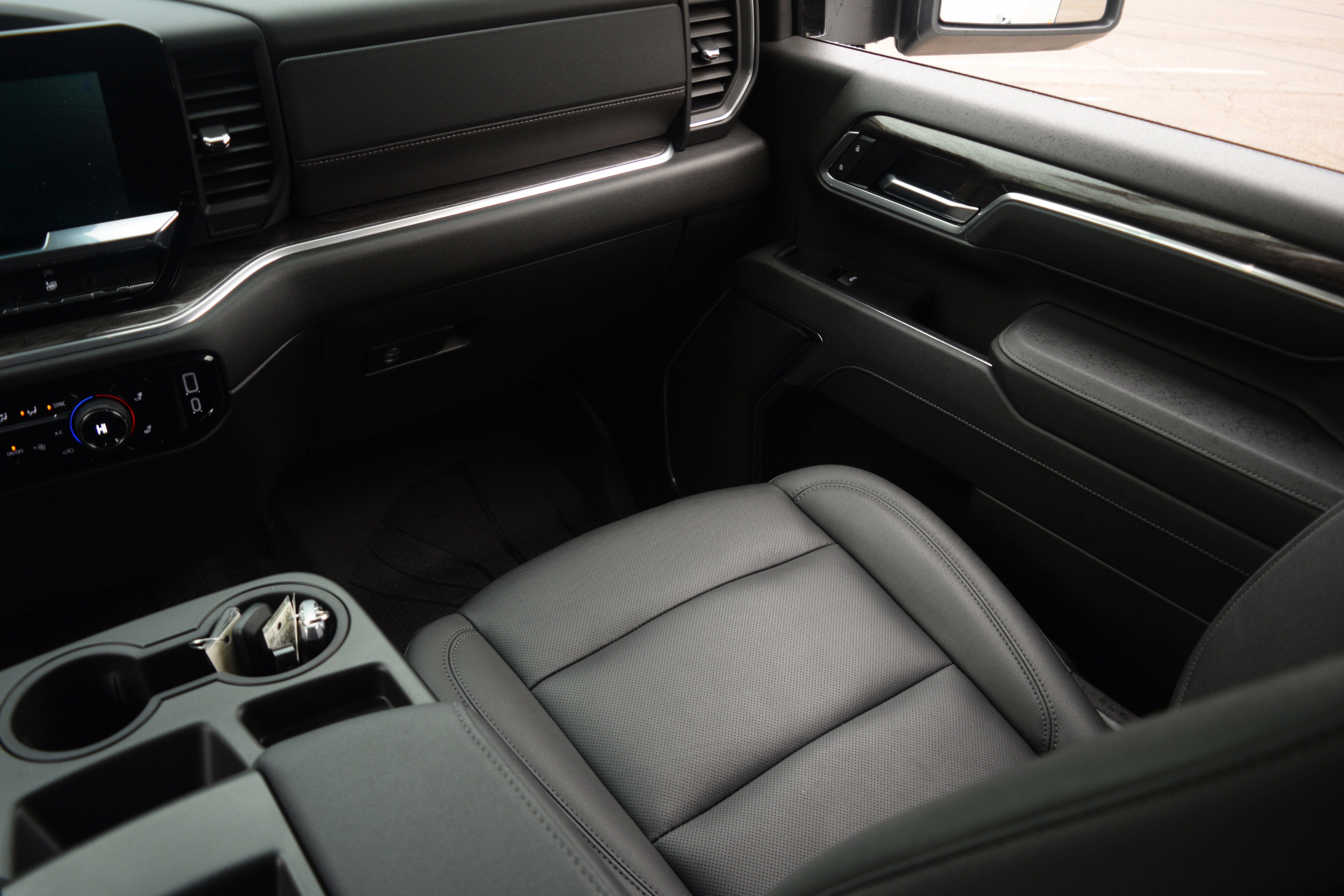 Used 2025 Chevrolet Silverado 3500 LTZ image 13