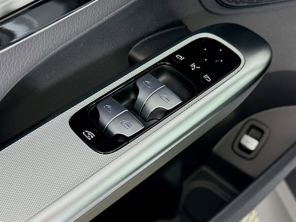 Used 2026 Mercedes-Benz GLC 300 4MATIC image 17