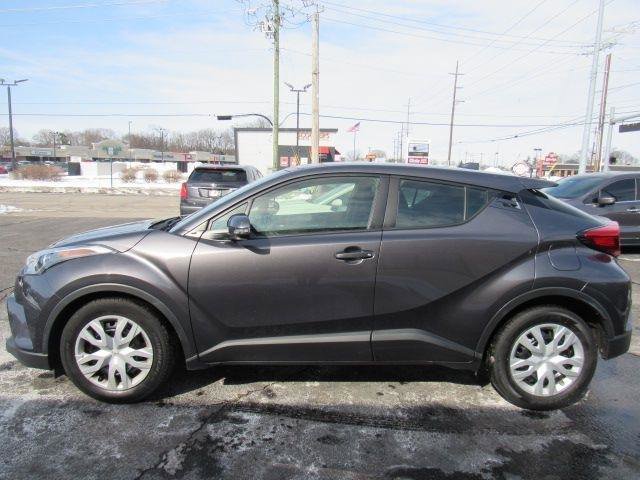 Used 2019 Toyota C-HR LE image 4
