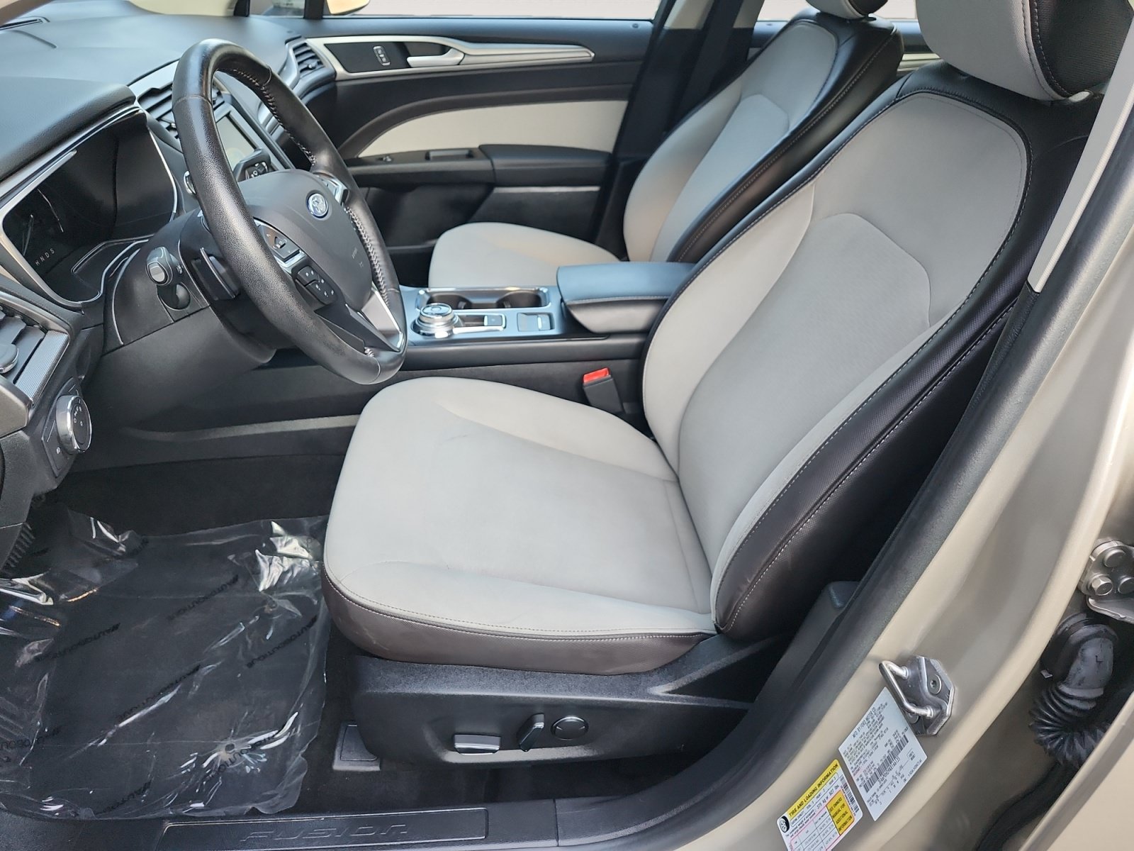 Used 2019 Ford Fusion SE w/ Equipment Group 151A FWD image 9