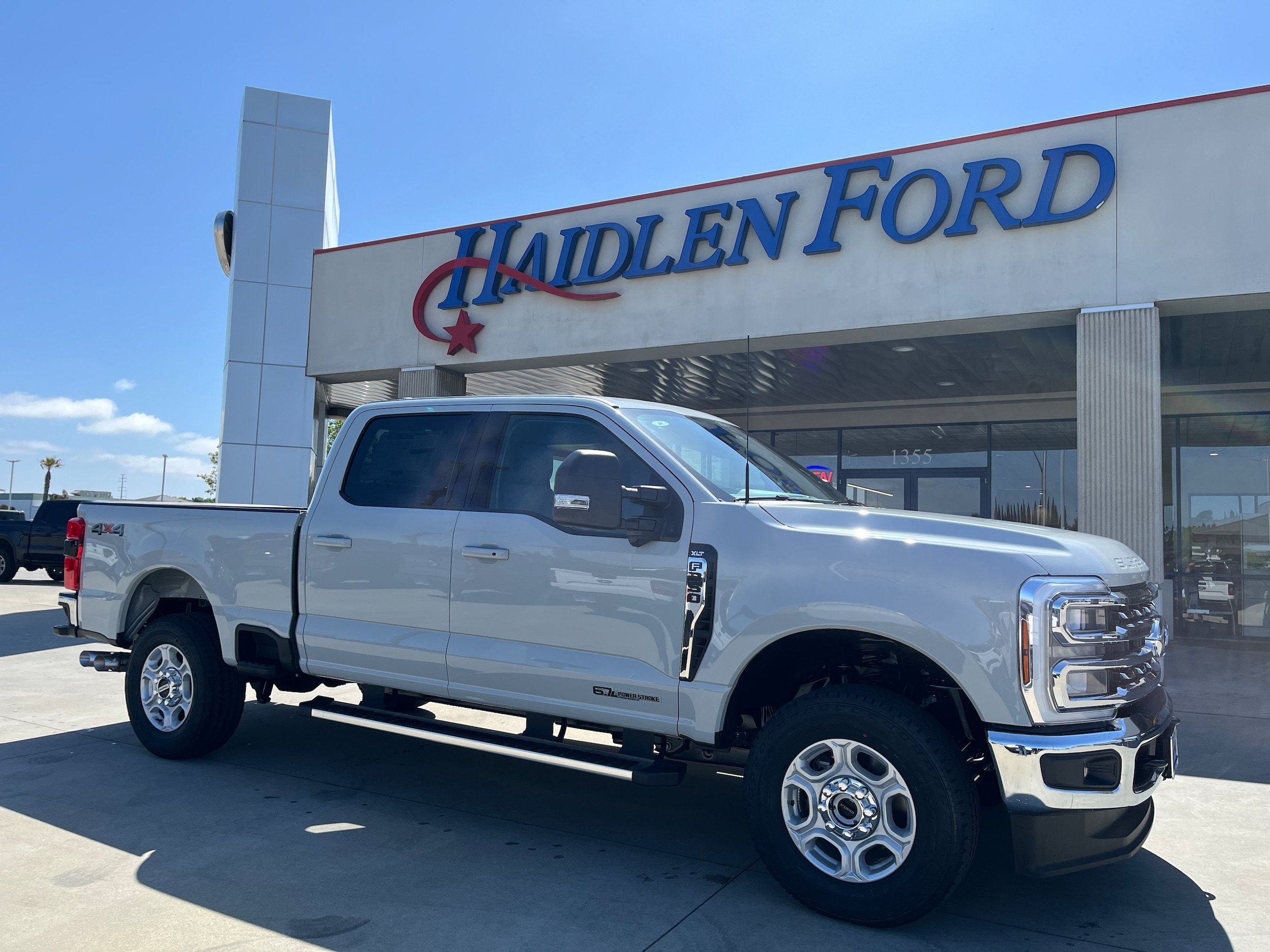 New 2026 Ford F250 XLT w/ XLT Premium Package AWD/4WD image 4
