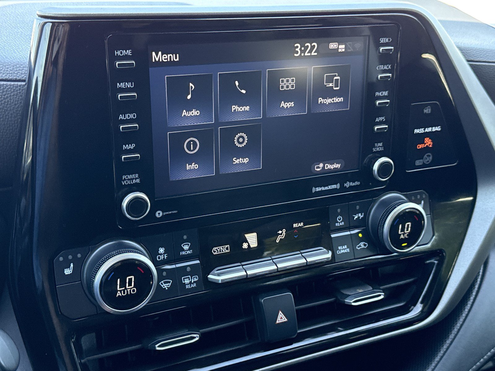 Used 2020 Toyota Highlander XLE FWD image 25