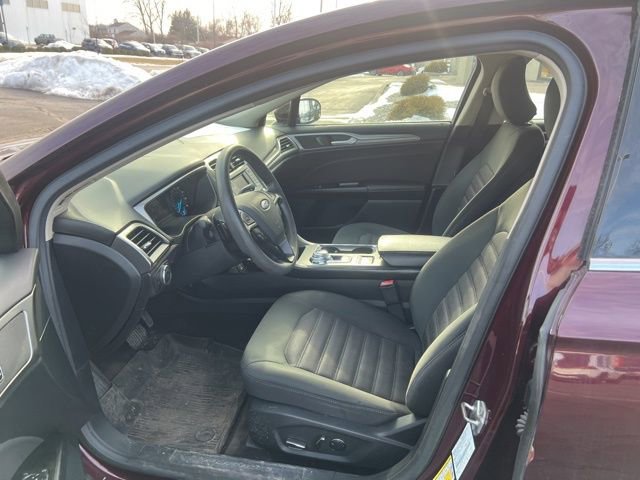 Used 2017 Ford Fusion SE image 10