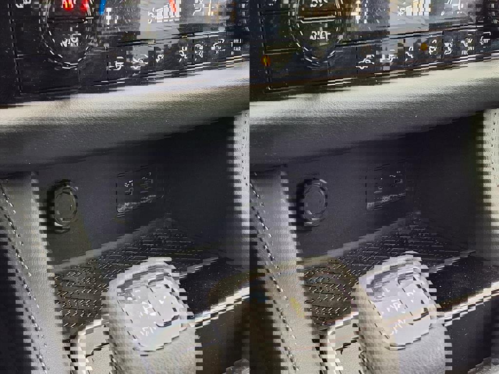 Used 2024 Nissan Pathfinder SV image 38