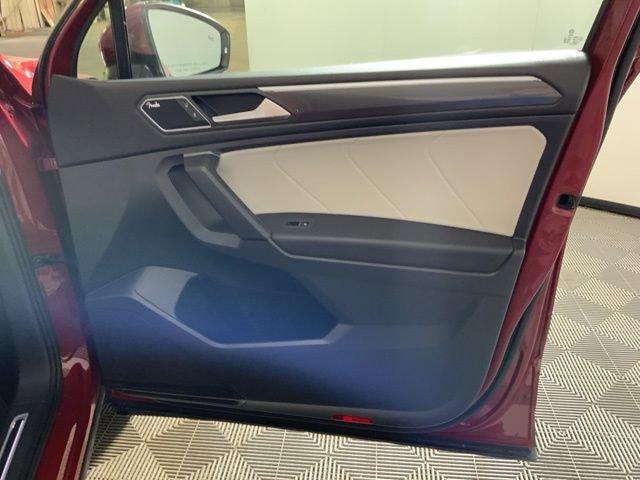 Used 2019 Volkswagen Tiguan SEL Premium w/ 3rd Row Seat Package image 29
