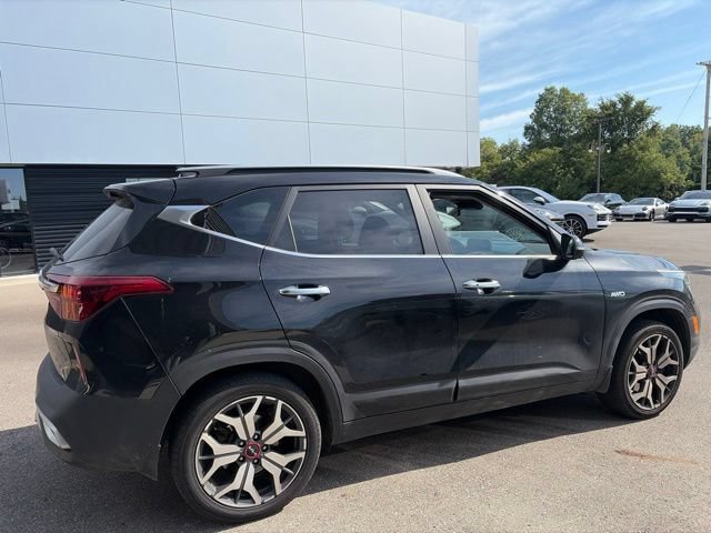 Used 2022 Kia Seltos SX w/ Sunroof Package AWD/4WD image 3
