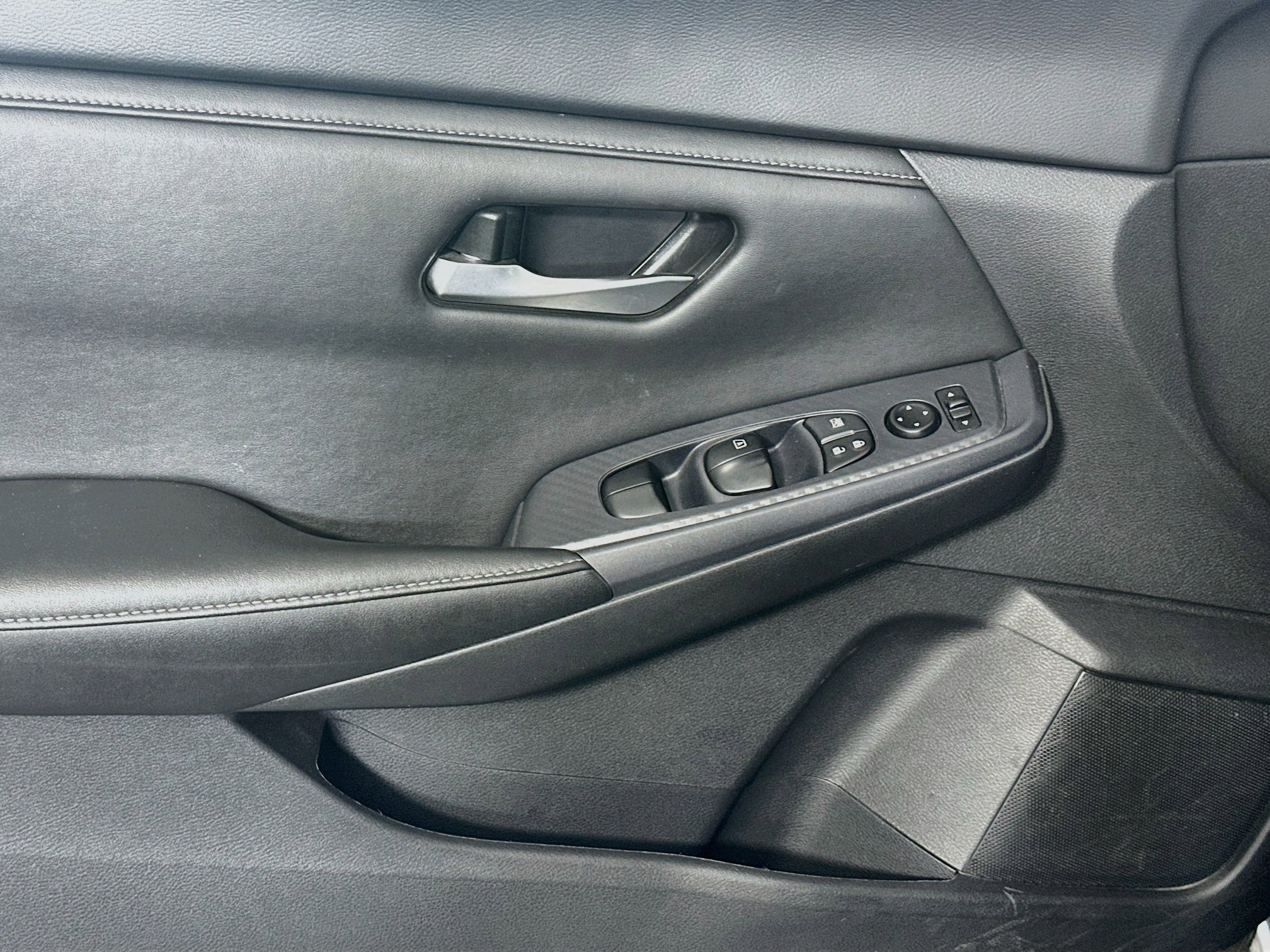 Used 2024 Nissan Sentra SV FWD image 15