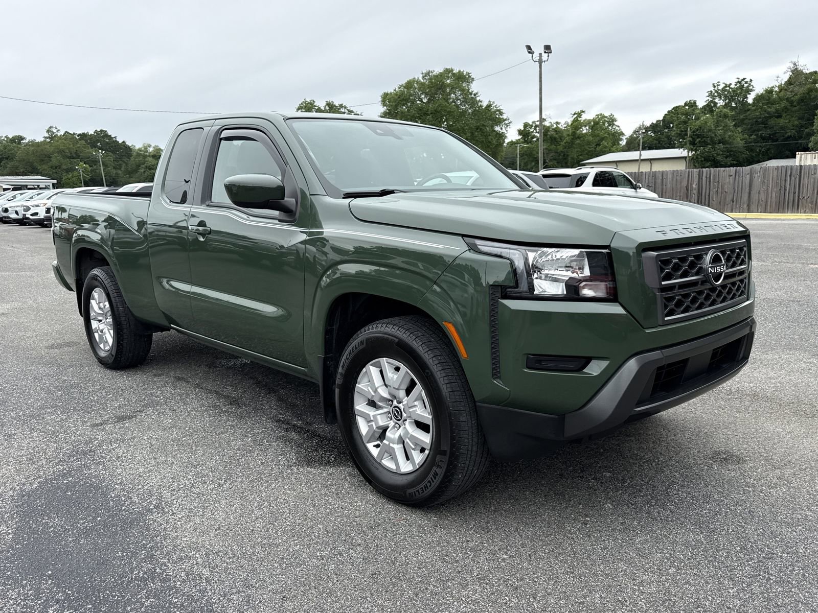 Used 2022 Nissan Frontier SV w/ Technology Package RWD image 7