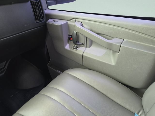 Used 2023 GMC Savana 2500 Extended w/ Driver Convenience Package RWD image 19