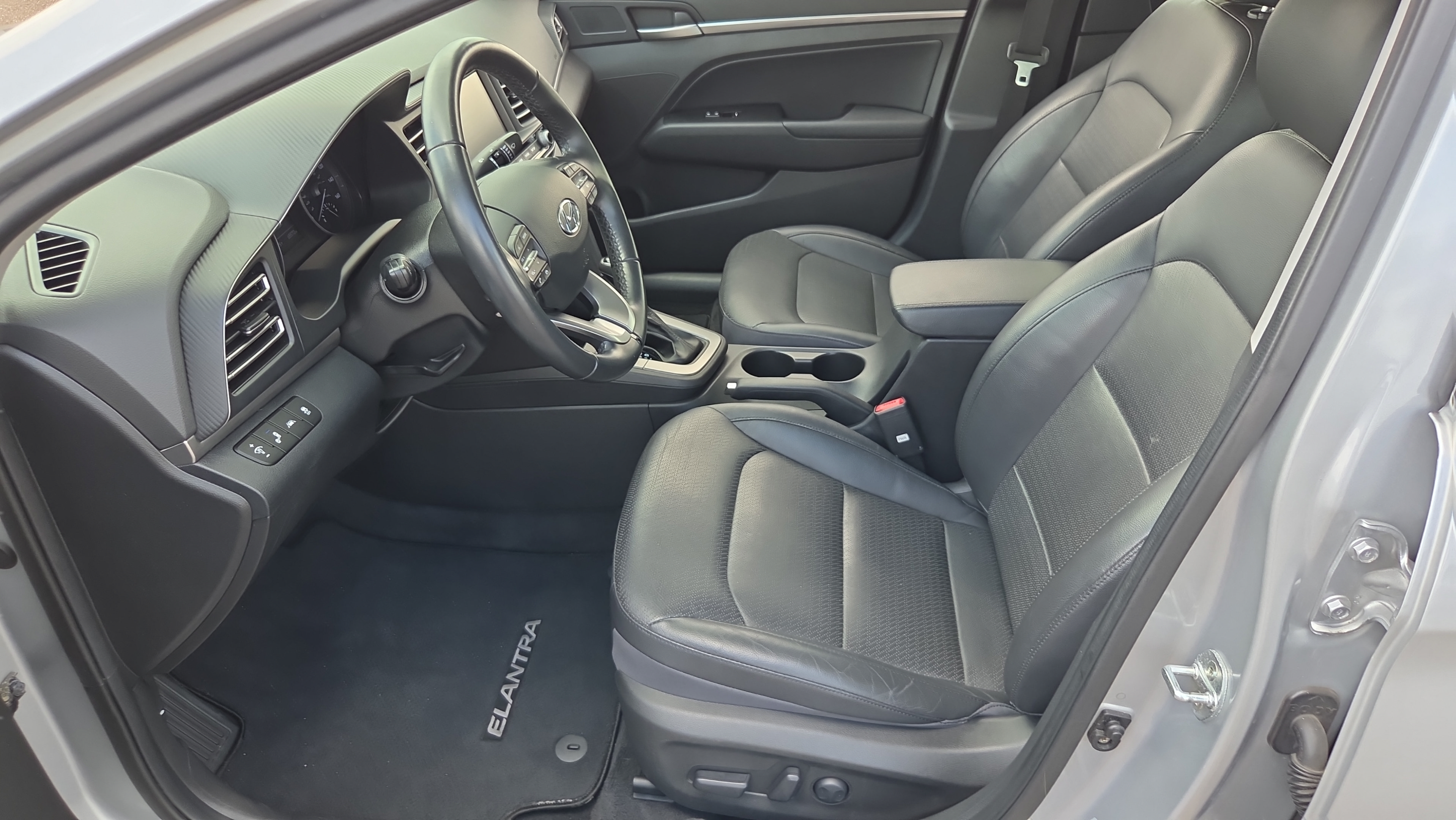 Used 2020 Hyundai Elantra Limited w/ Cargo Package (C1) FWD image 9