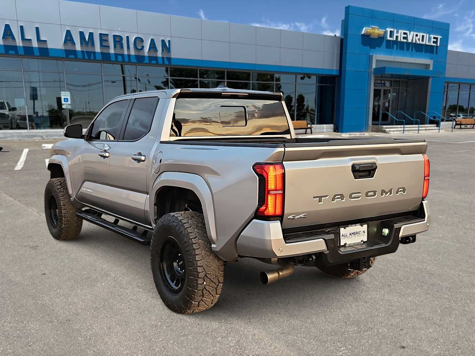 Used 2025 Toyota Tacoma SR5 AWD/4WD image 6