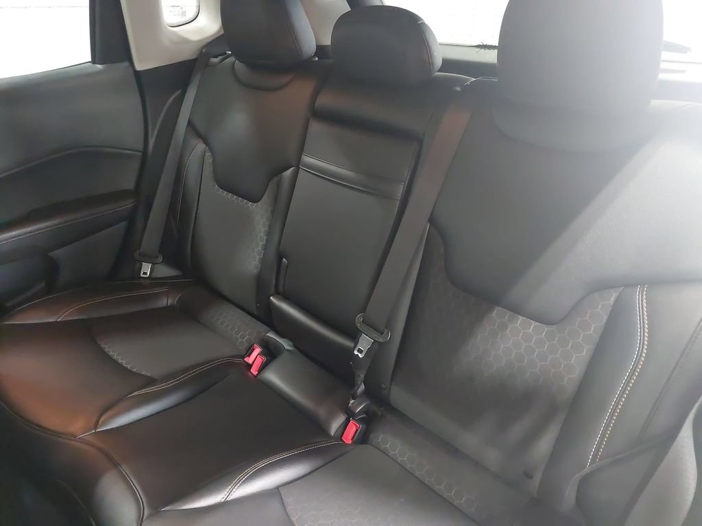 Used 2019 Jeep Compass Latitude w/ Cold Weather Group AWD/4WD image 13