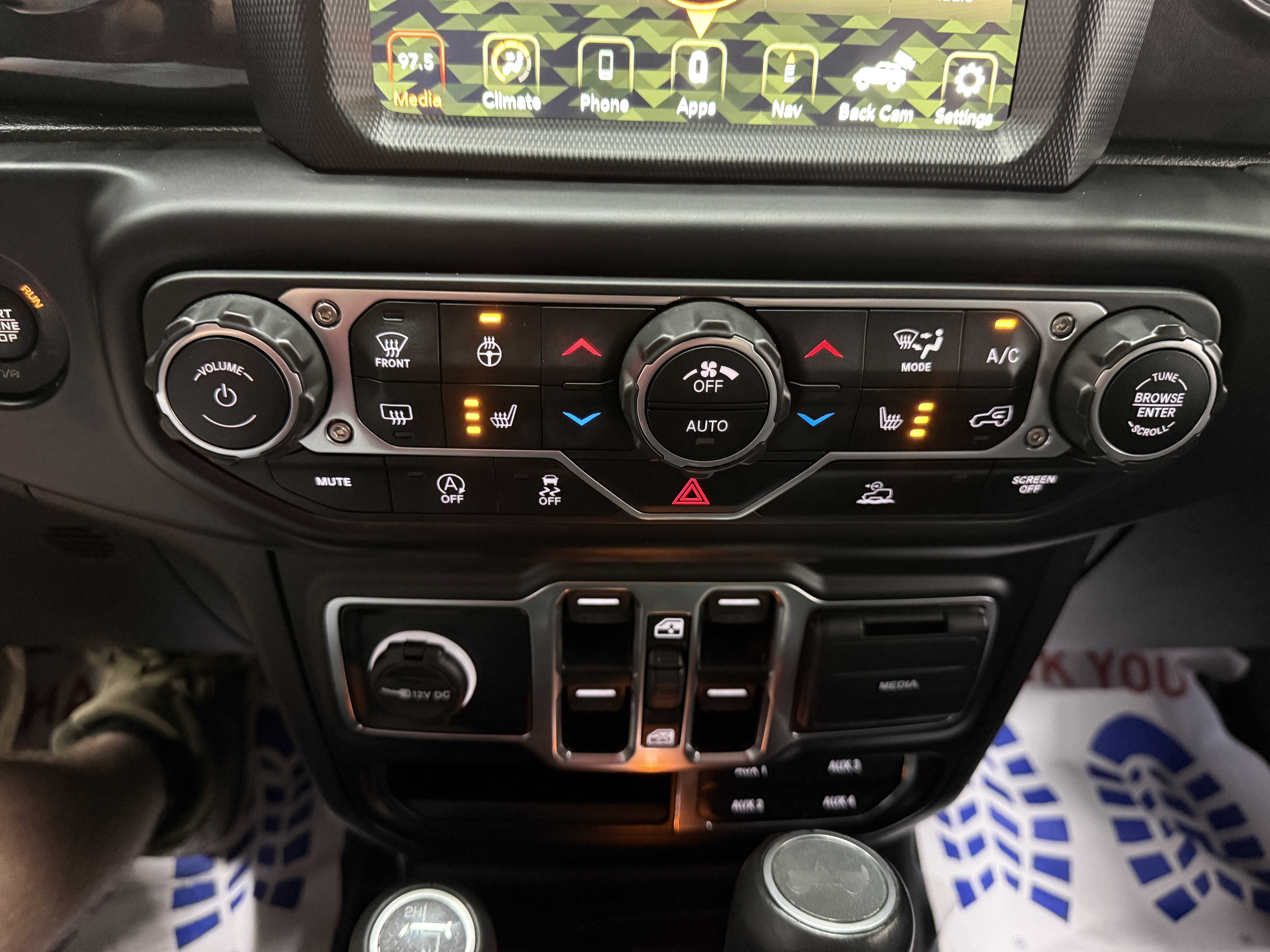 Used 2022 Jeep Wrangler Unlimited Sahara w/ Altitude AWD/4WD image 16