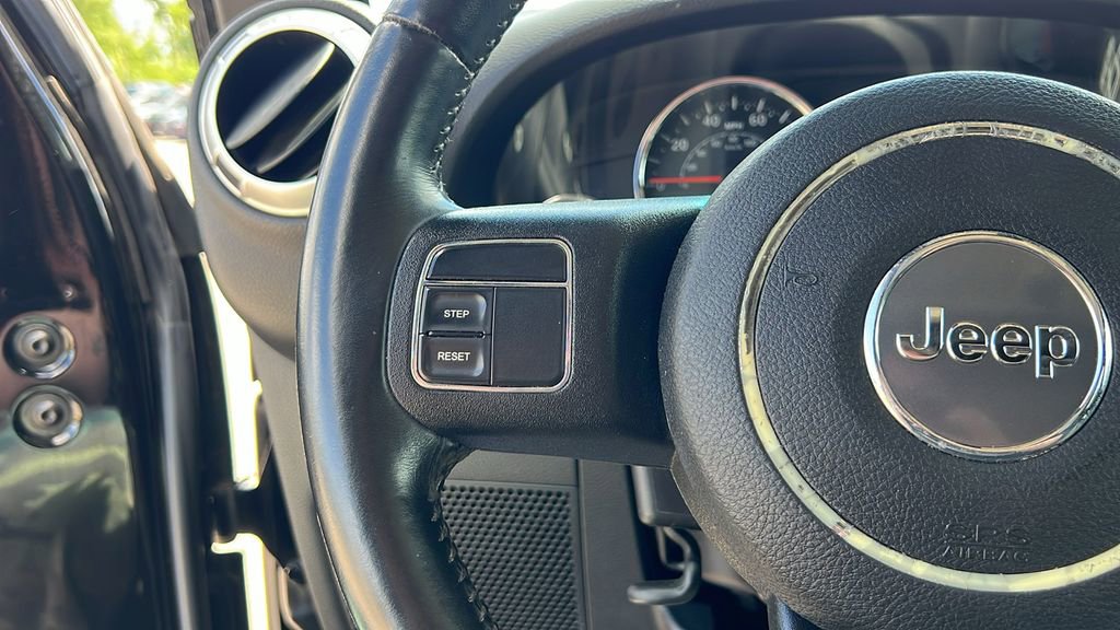 Used 2017 Jeep Wrangler Unlimited Sahara AWD/4WD image 15