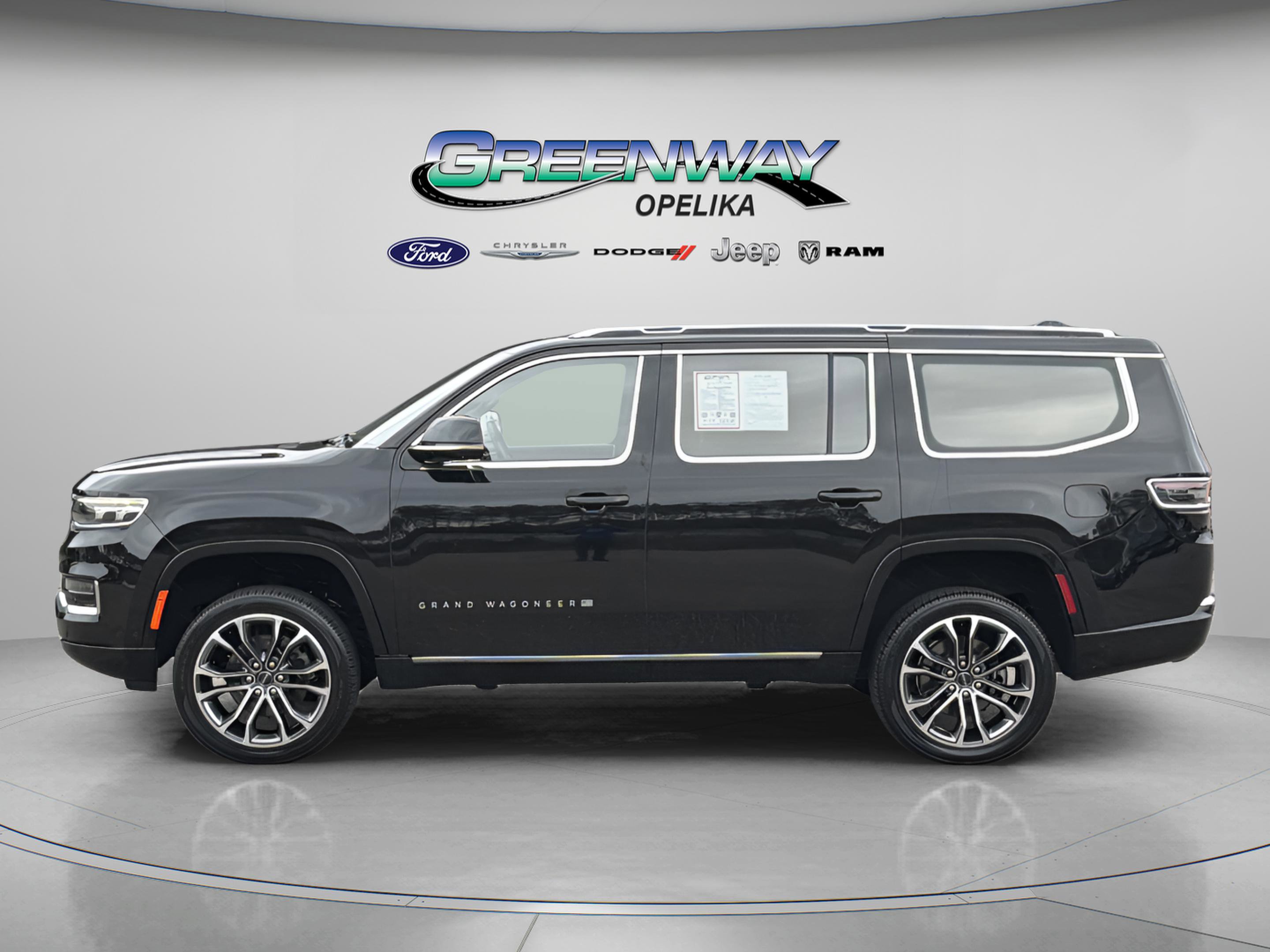 Used 2022 Jeep Grand Wagoneer Series III w/ Flexible Seating Group image 4