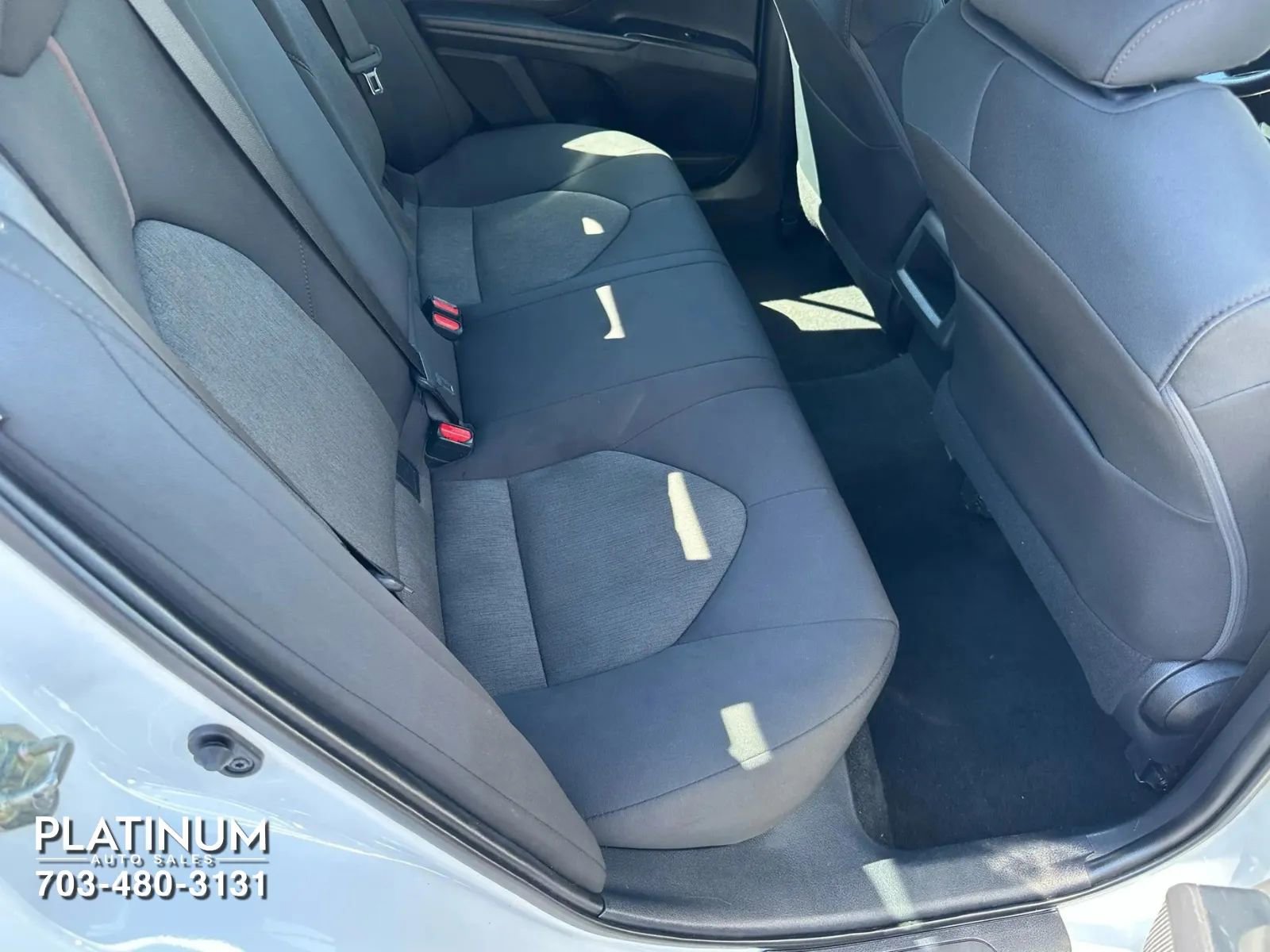 Used 2020 Toyota Camry LE image 10