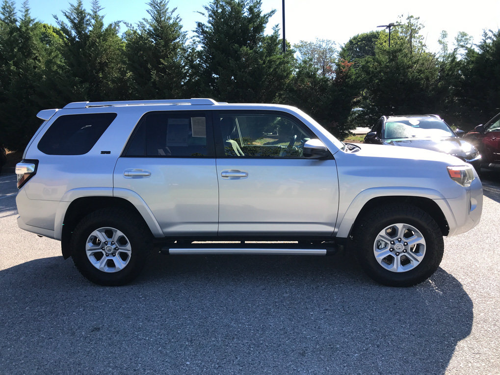 Used 2018 Toyota 4Runner SR5 AWD/4WD image 8