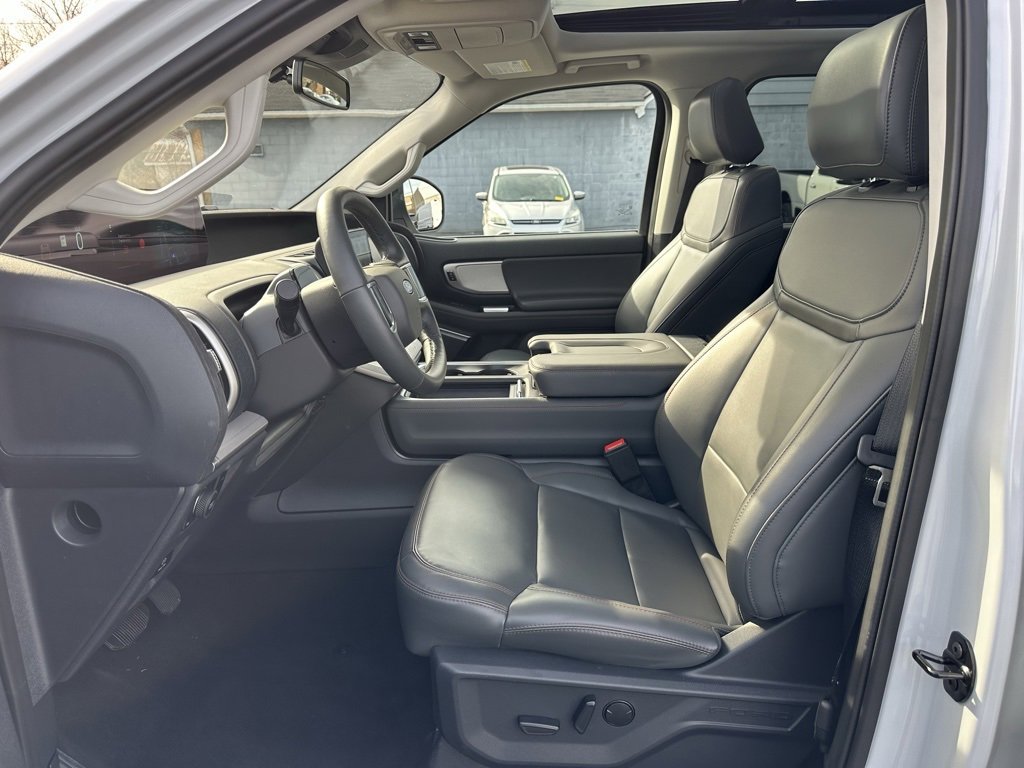 Used 2025 Ford Expedition Active image 15