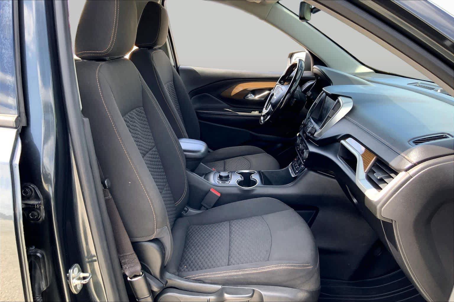 Used 2018 GMC Terrain SLE w/ Driver Convenience Package FWD image 9
