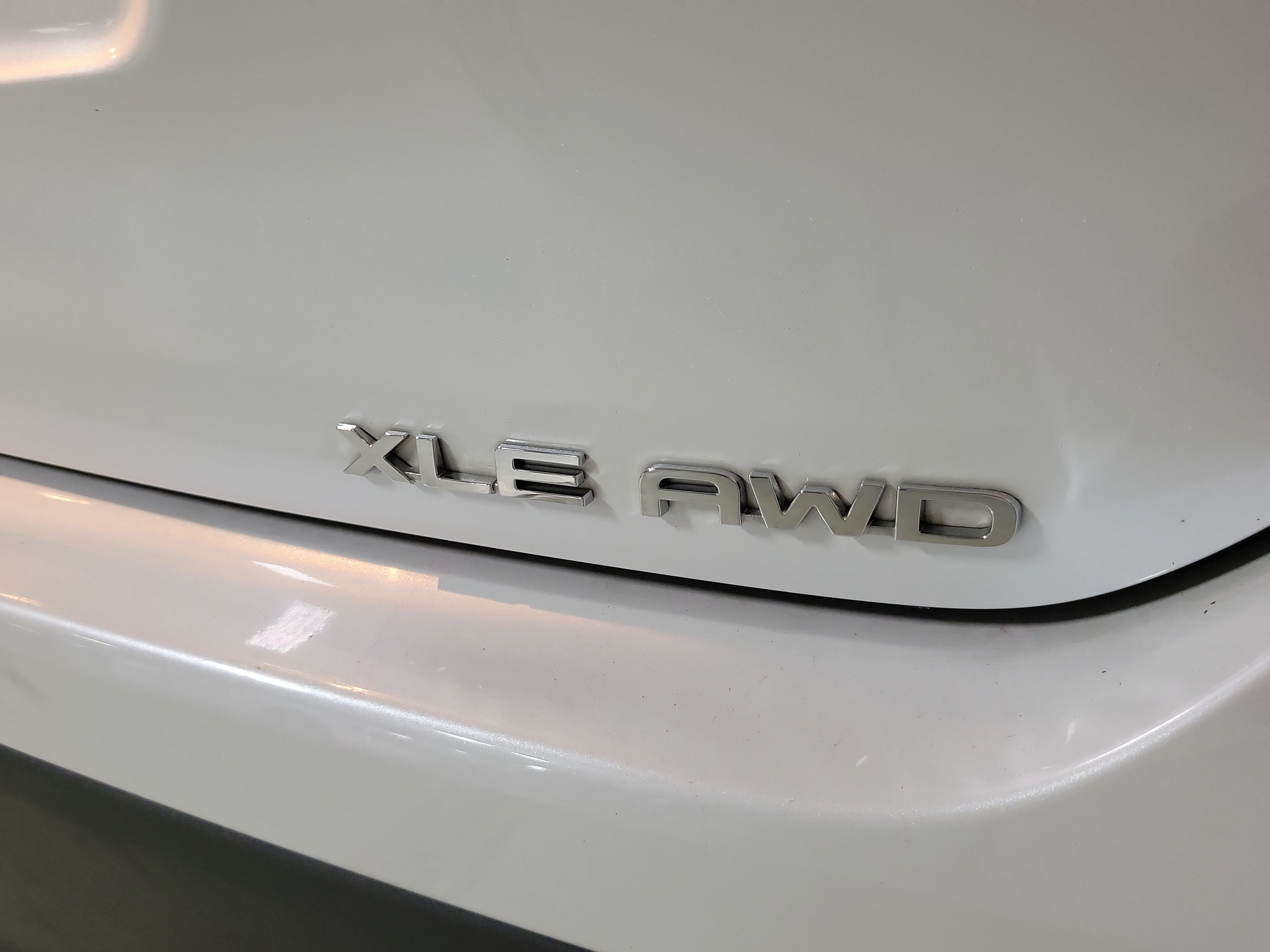 Used 2023 Toyota Highlander XLE AWD/4WD image 6