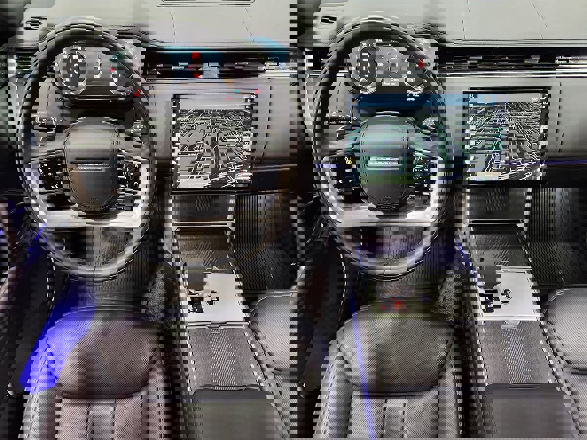 Used 2024 Land Rover Range Rover Long Wheelbase Autobiography image 47