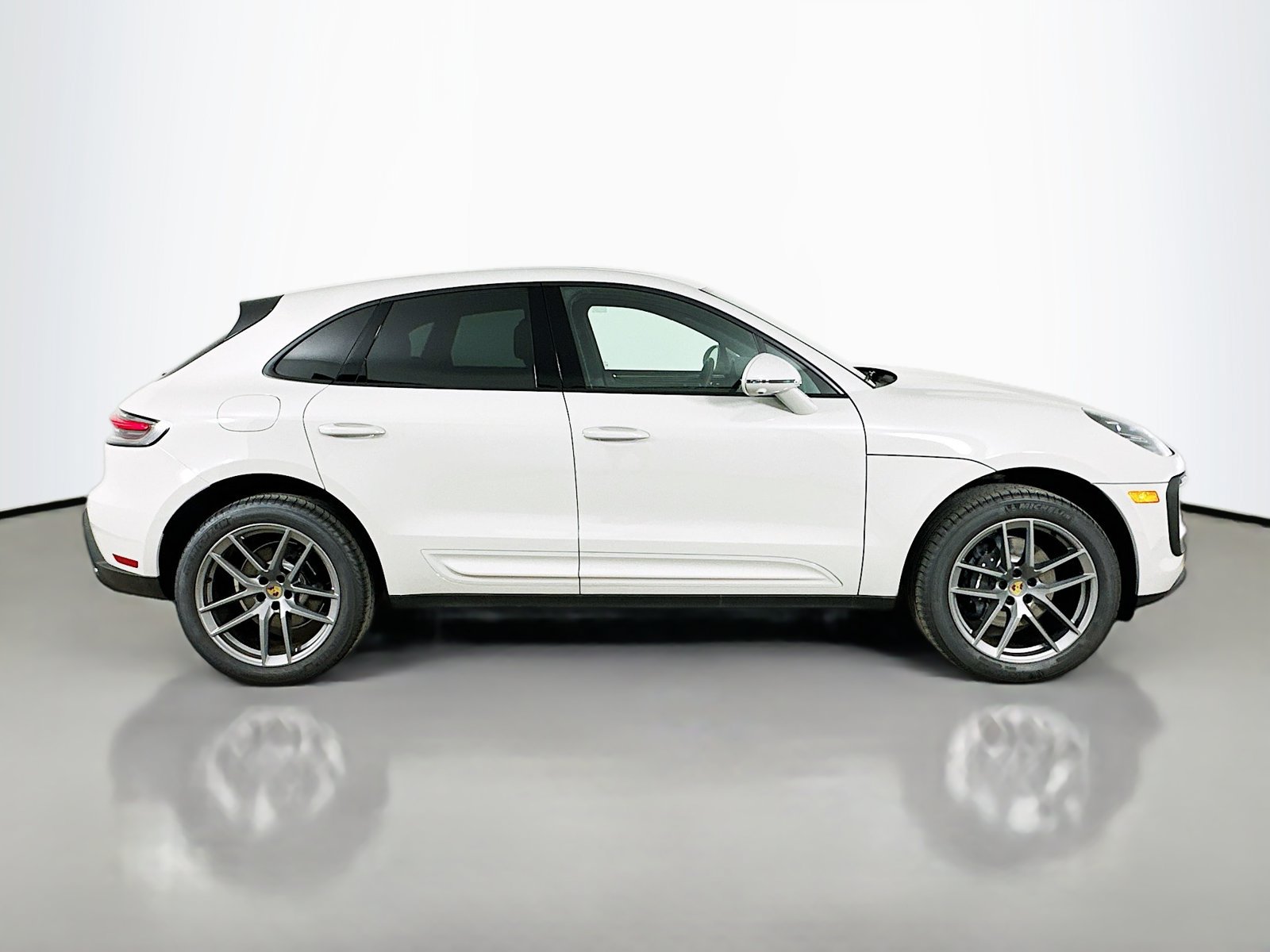 New 2026 Porsche Macan AWD/4WD image 4