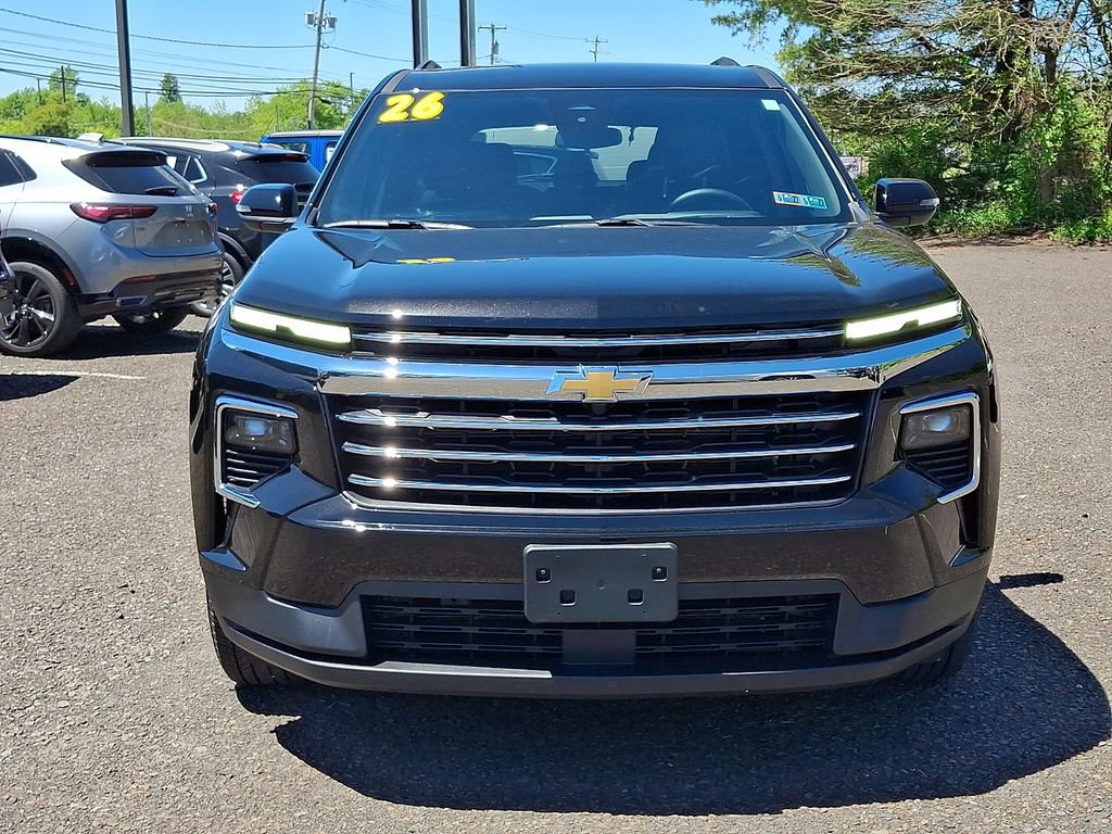 Used 2026 Chevrolet Traverse LT AWD/4WD image 2