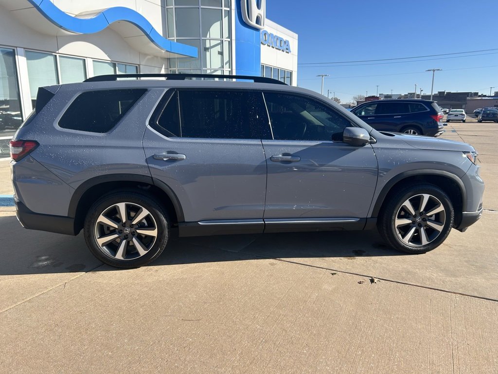 Used 2025 Honda Pilot Elite image 7