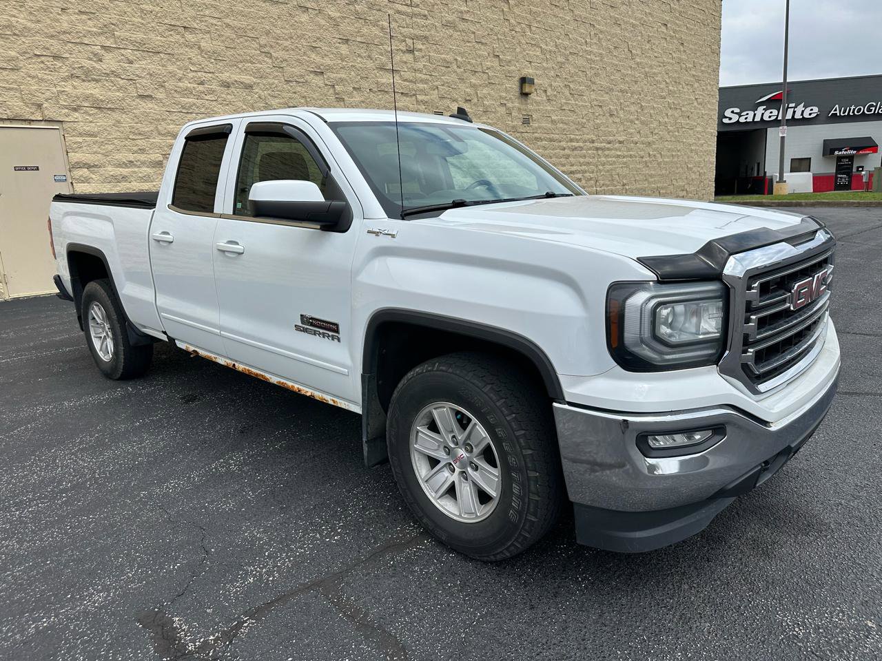 Used 2017 GMC Sierra 1500 SLE image 7