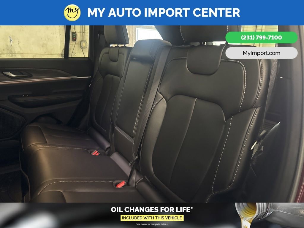 Used 2025 Jeep Grand Cherokee Limited w/ Black Appearance Package image 25