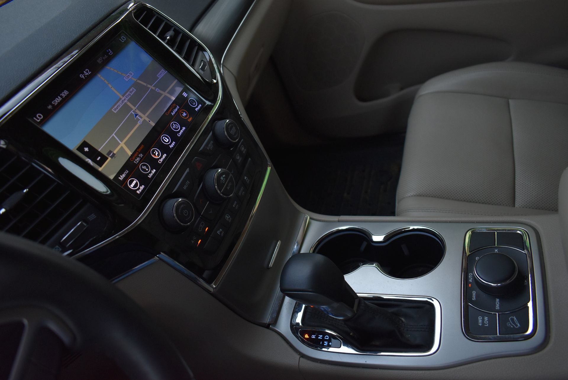 Used 2019 Jeep Grand Cherokee Limited w/ Luxury Group II AWD/4WD image 24