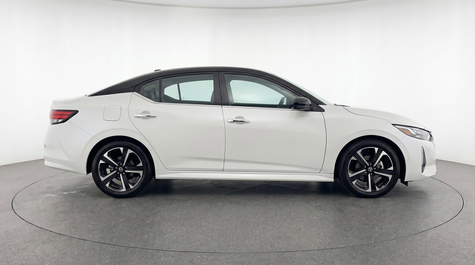 Used 2025 Nissan Sentra SV FWD image 11