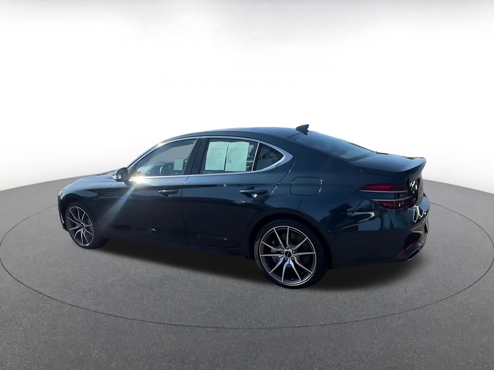 Used 2025 Genesis G70 2.5T image 9