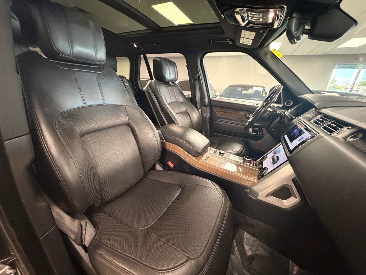 Used 2019 Land Rover Range Rover HSE AWD/4WD image 17