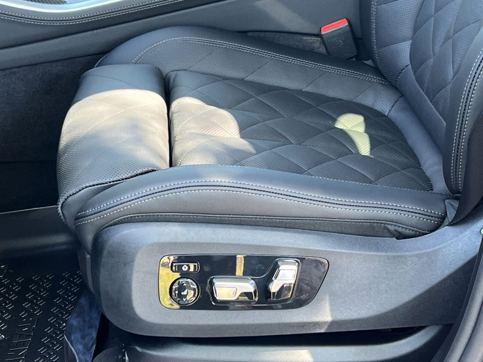 New 2026 BMW X5 M60i image 11