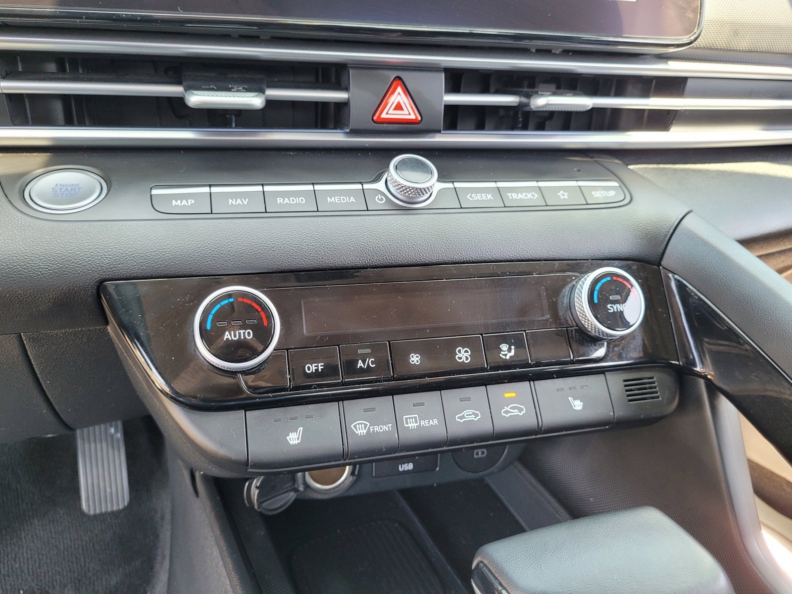 Used 2025 Hyundai Elantra SEL FWD image 20