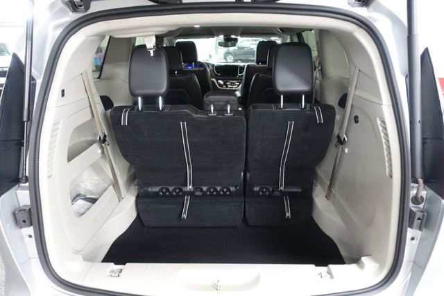 Used 2024 Chrysler Pacifica Touring-L FWD image 21
