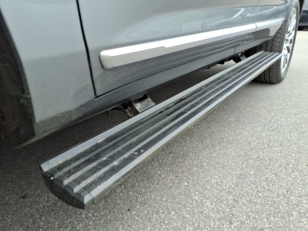 Used 2026 GMC Yukon Denali w/ Sun & Power Step Package AWD/4WD image 9