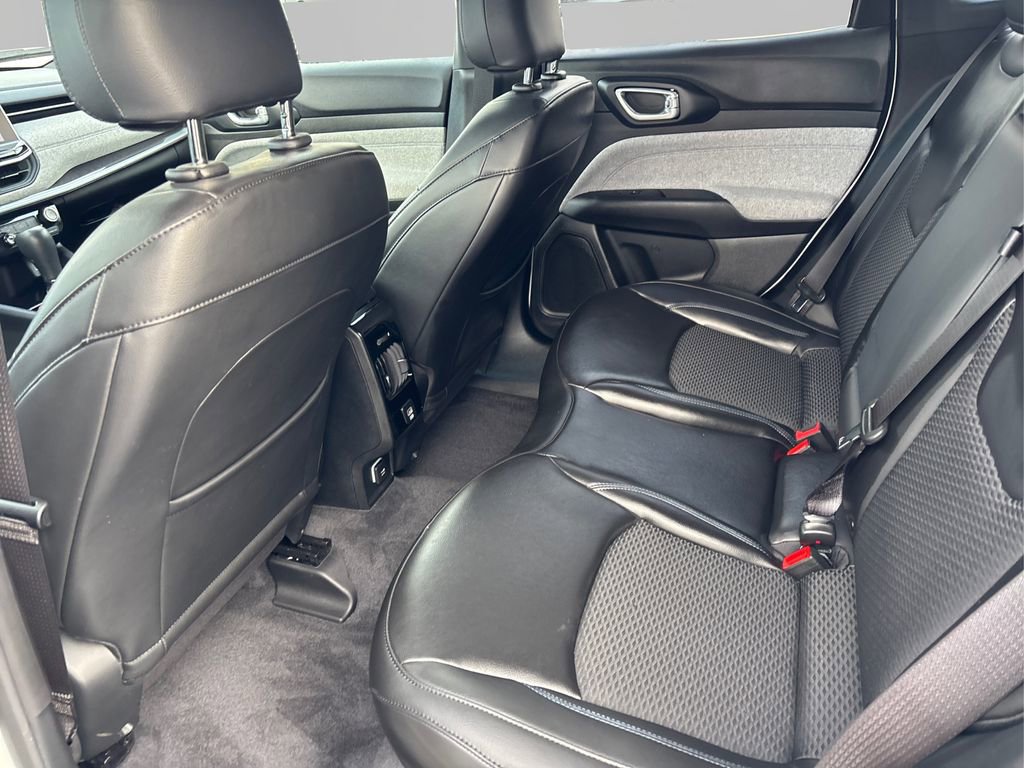 Used 2023 Jeep Compass Latitude image 10