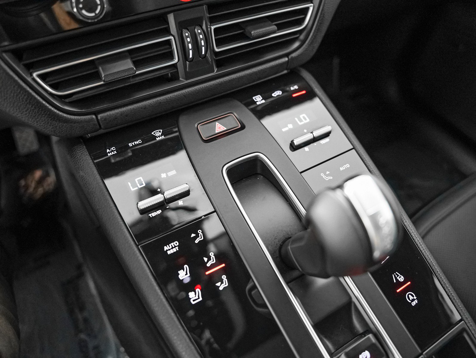 Certified 2026 Porsche Macan AWD/4WD image 21