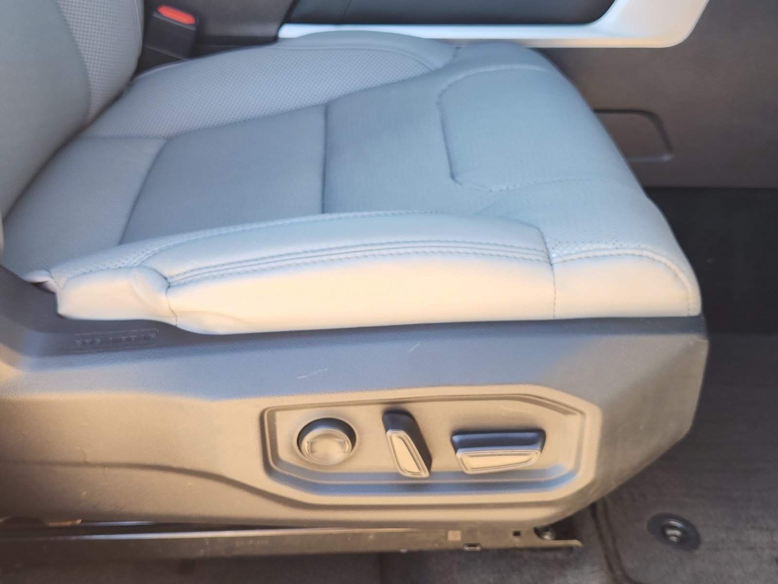 Used 2024 Toyota Tundra Limited w/ Power Package AWD/4WD image 28
