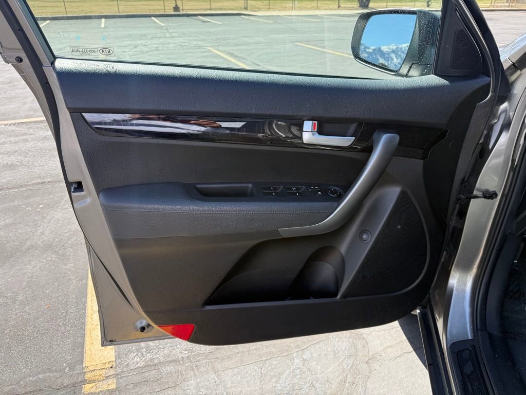 Used 2015 Kia Sorento LX image 9