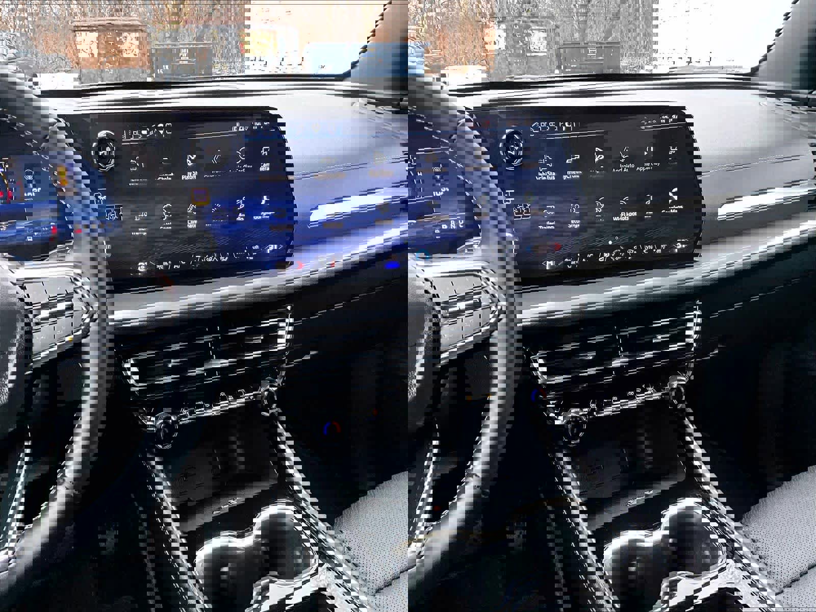 Used 2026 Chevrolet Traverse LT image 18