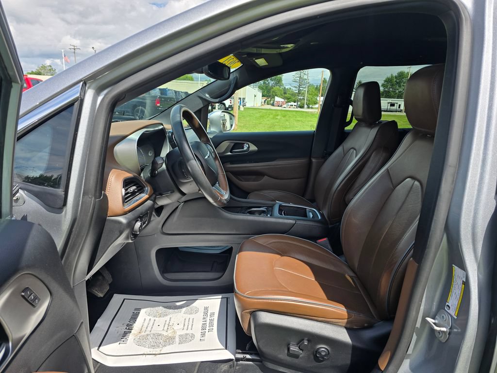 Used 2021 Chrysler Pacifica Limited w/ Premium & Safety Sphere Group FWD image 8