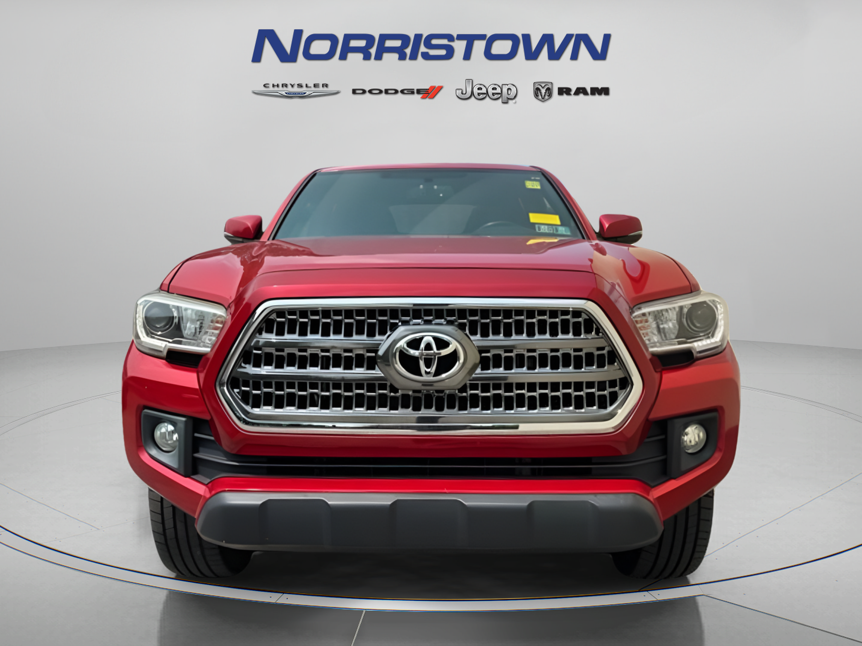 Used 2017 Toyota Tacoma TRD Off-Road w/ Premium & Technology Package AWD/4WD image 3
