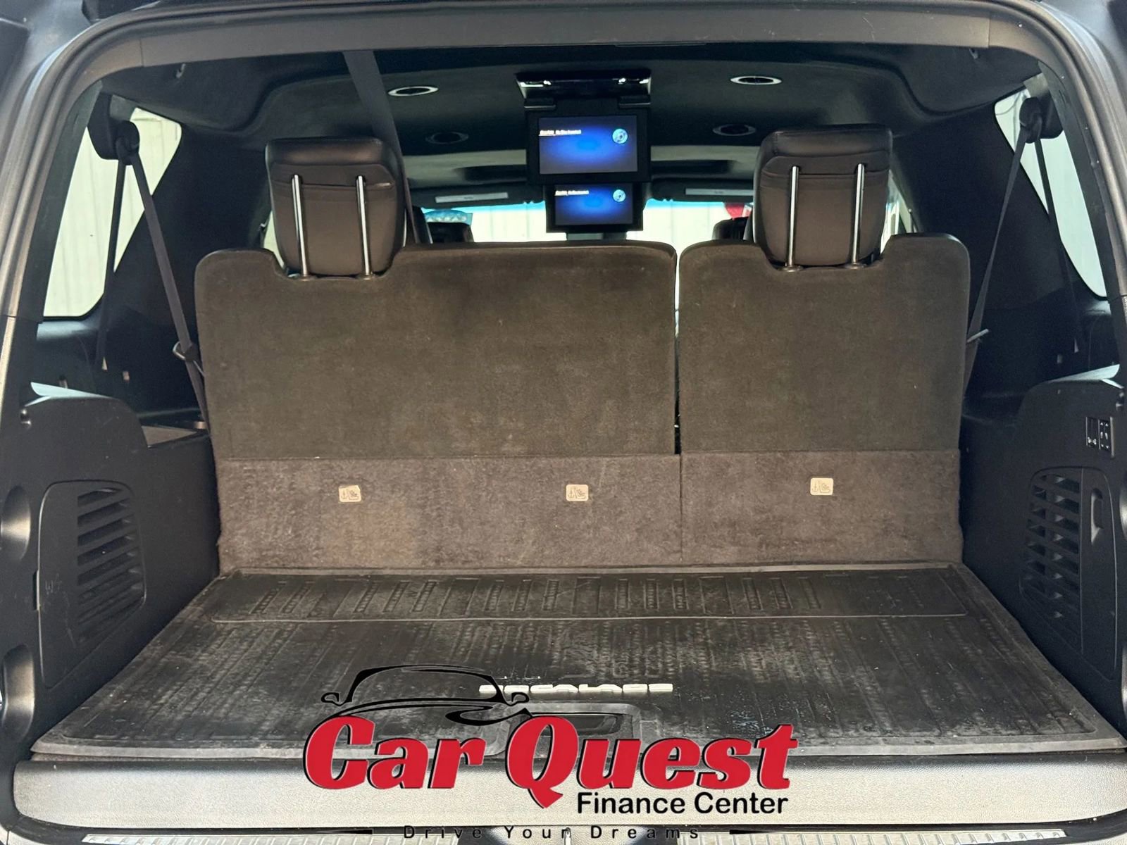 Used 2017 Cadillac Escalade ESV Platinum AWD/4WD image 16